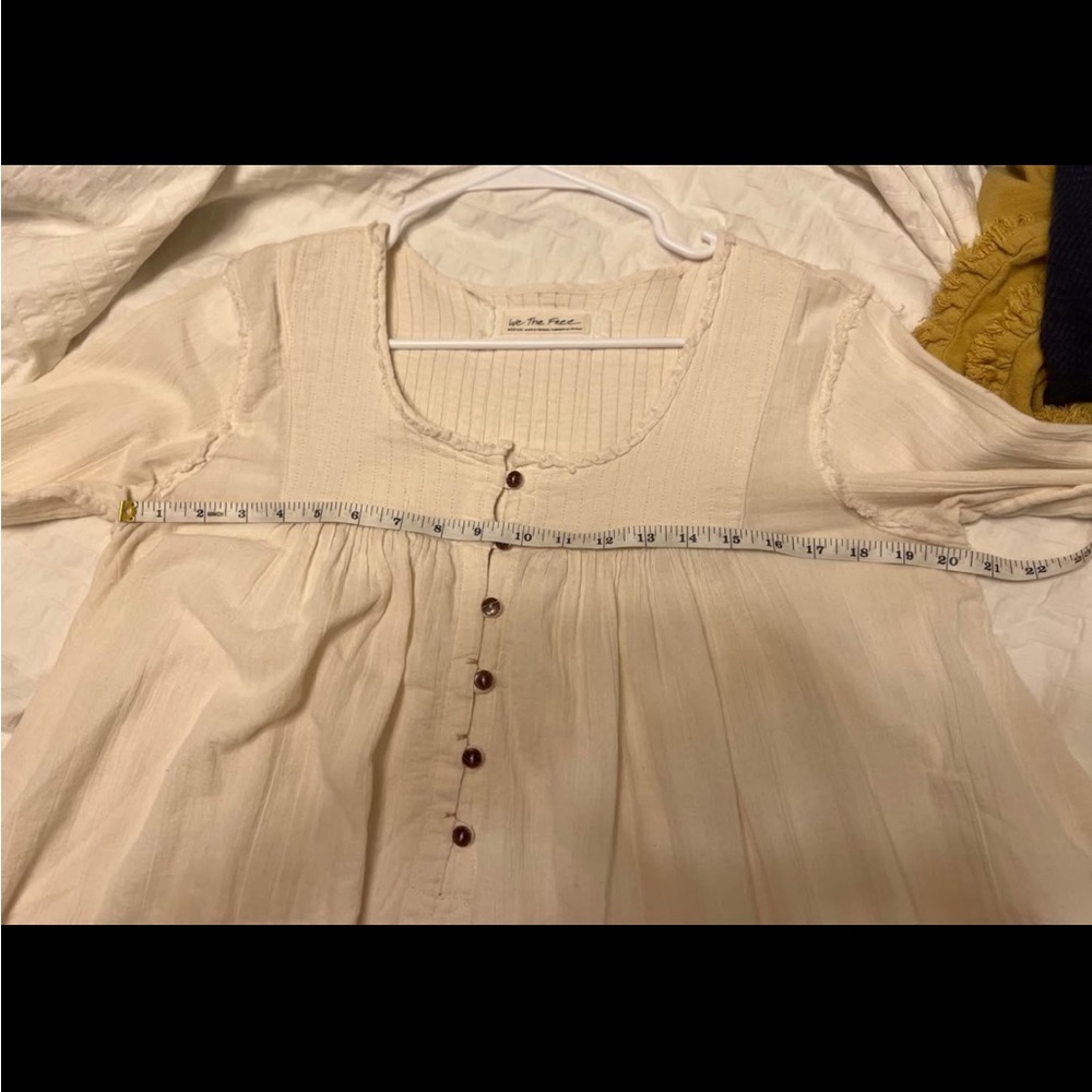 Women's Cream Button-Up Top - Picture 2 of 3